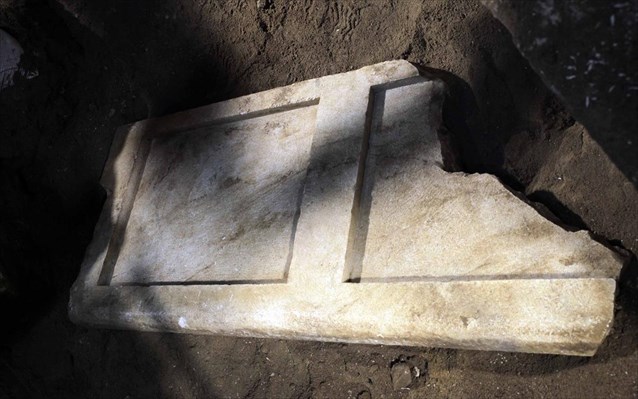 Αποκαλύφθηκε δάπεδο σφράγισης στον τέταρτο χώρο του τάφου