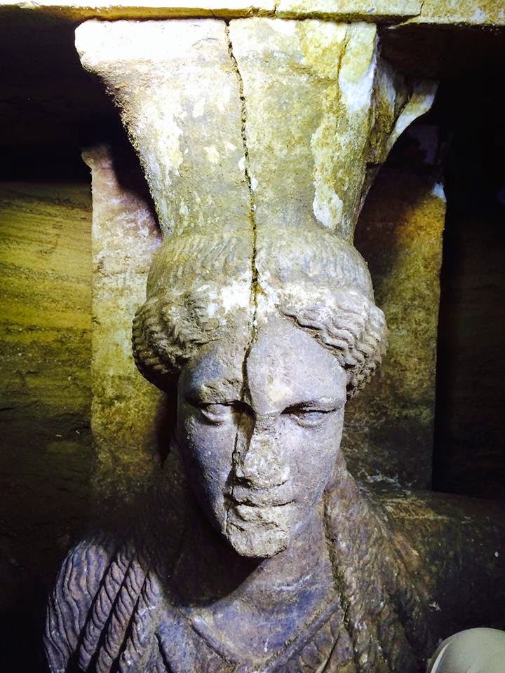 Καρυάτιδα τάφου Αμφίπολης κεφαλή και πρόσωπο